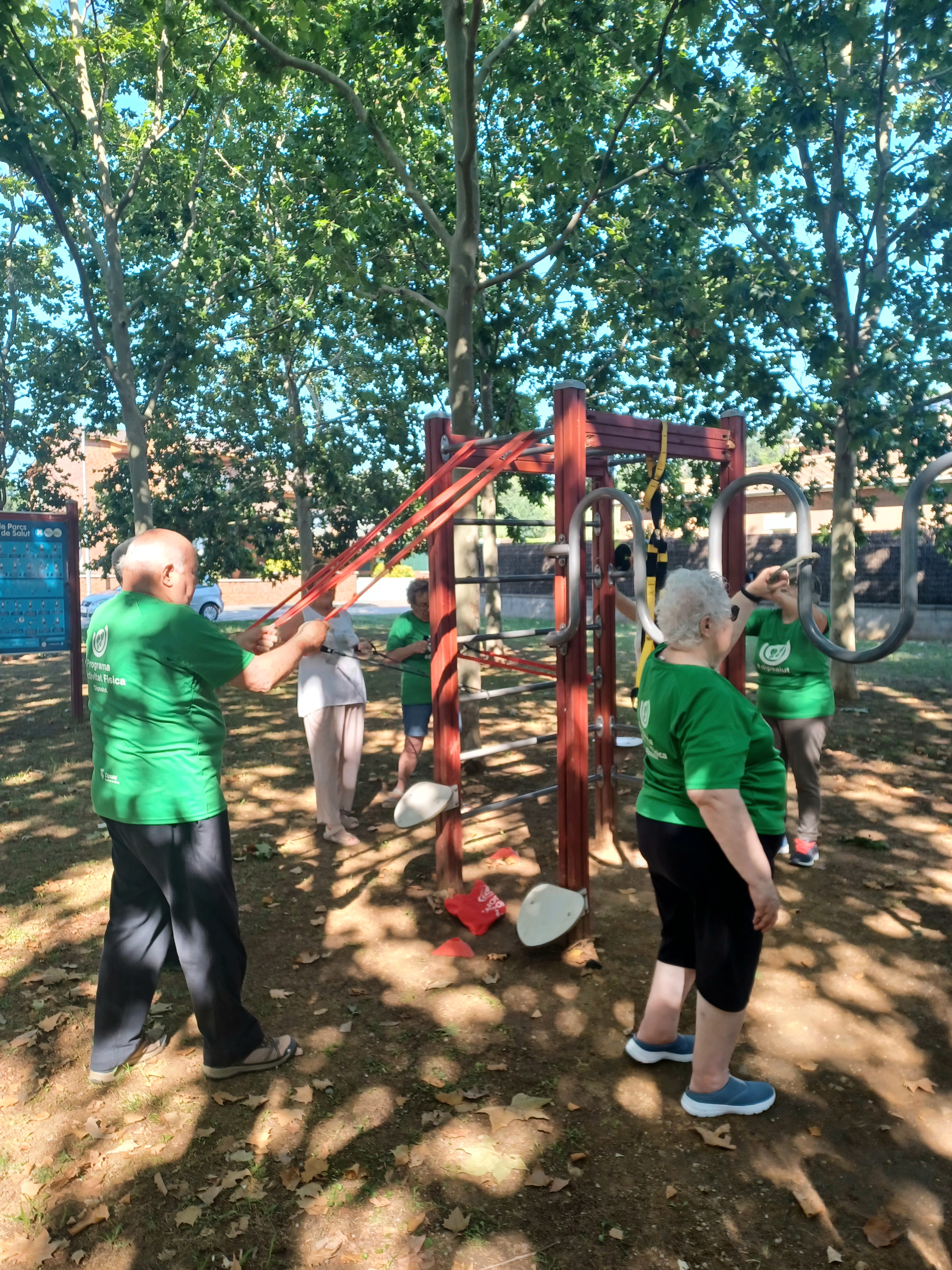 Sessió d'exercici físic al Parc Urbà de Salut de Medinyà
