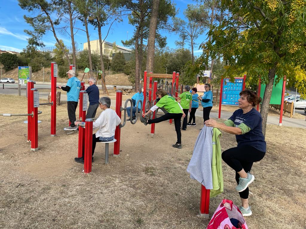 Sessió d'exercicis al Parc Urbà de Salut