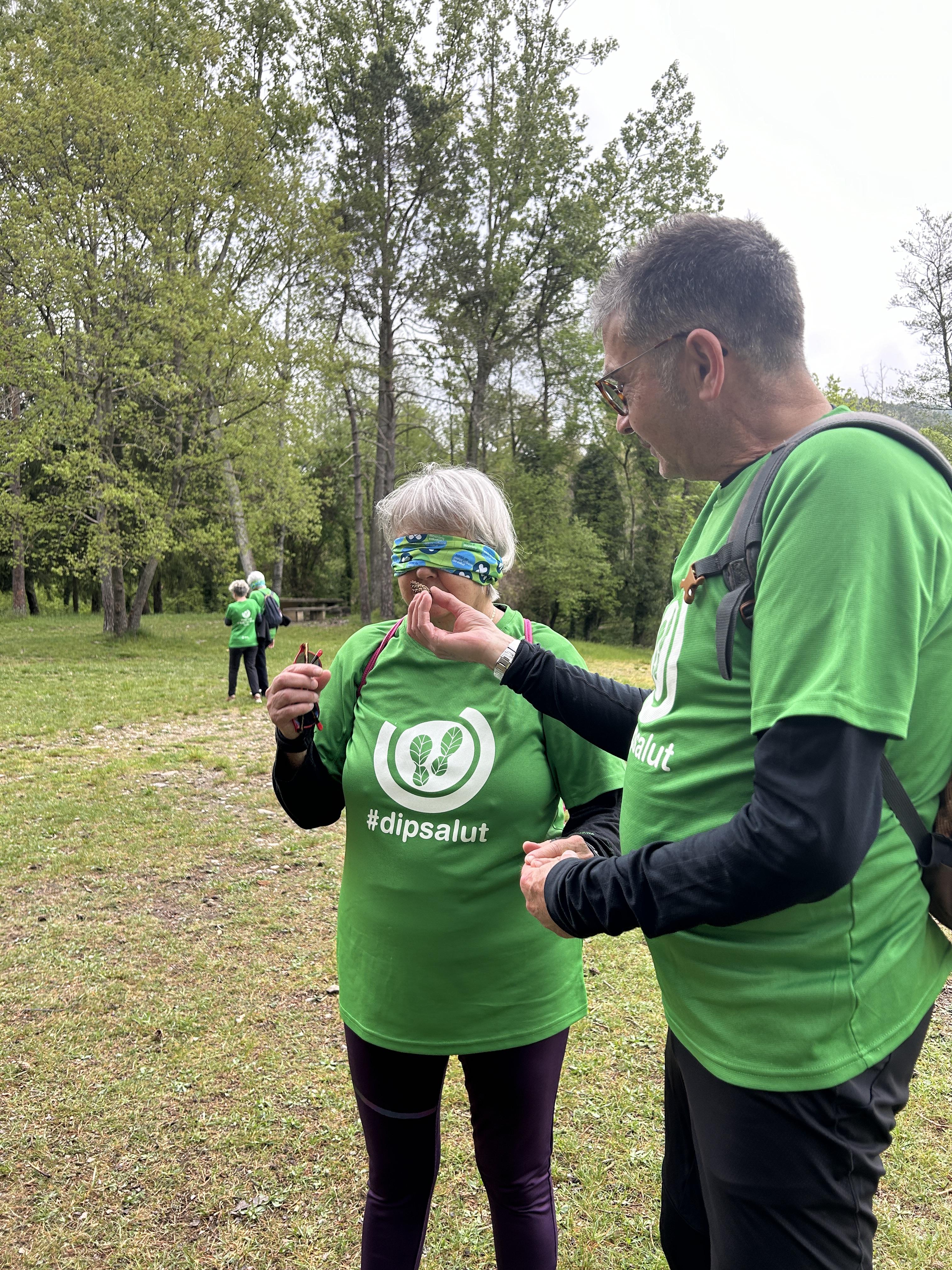 Activitat d'olors i mans a l'Activa't a  la natura