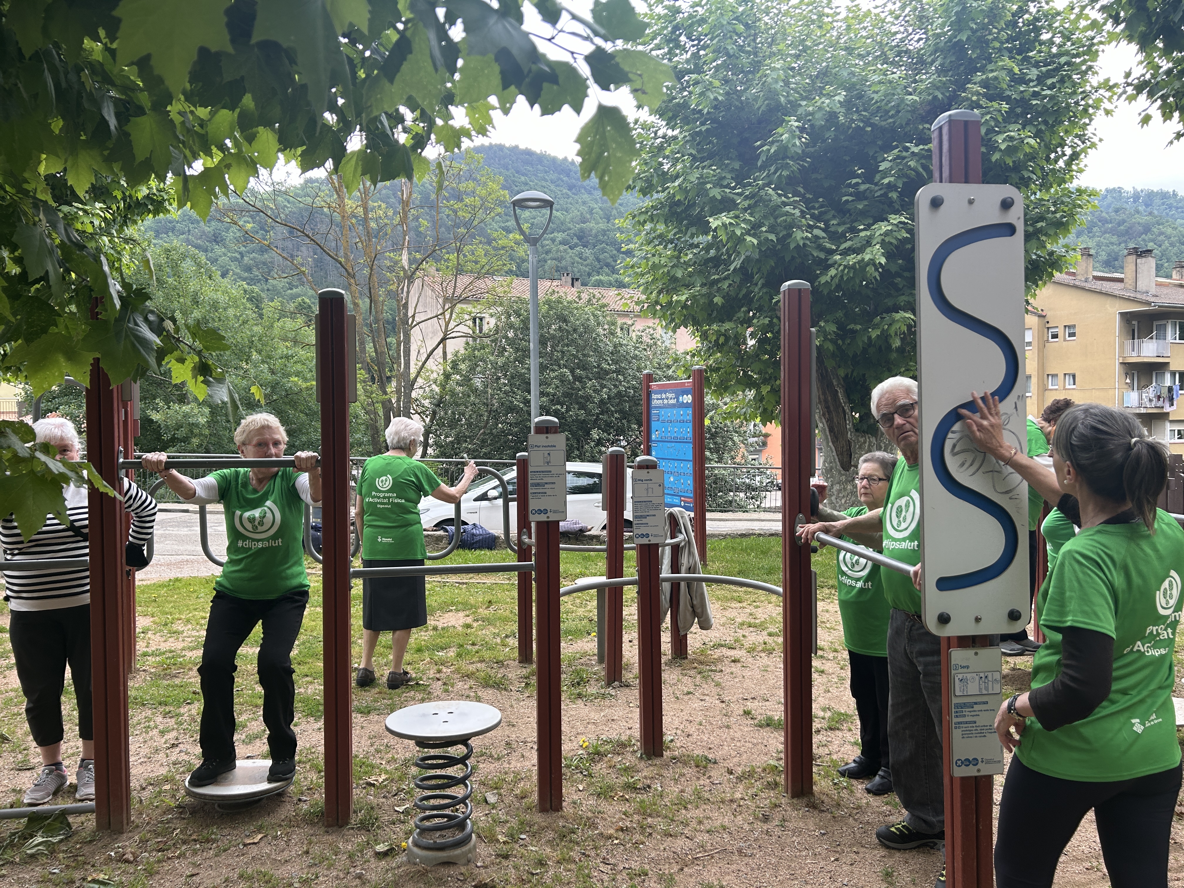 Sessió d'exercici física al Parc Urbà de Salut