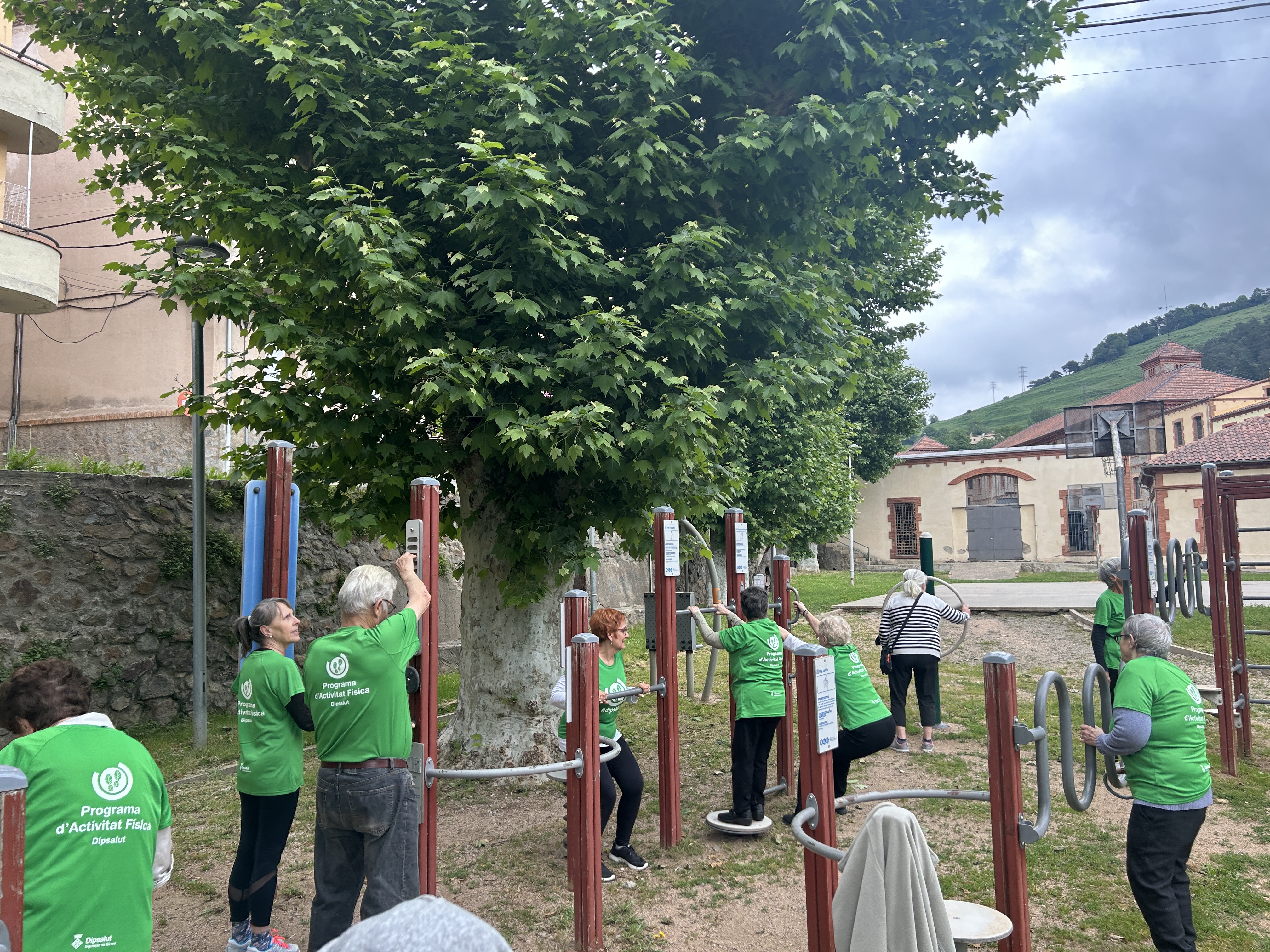 Sessió d'exercici física al Parc Urbà de Salut