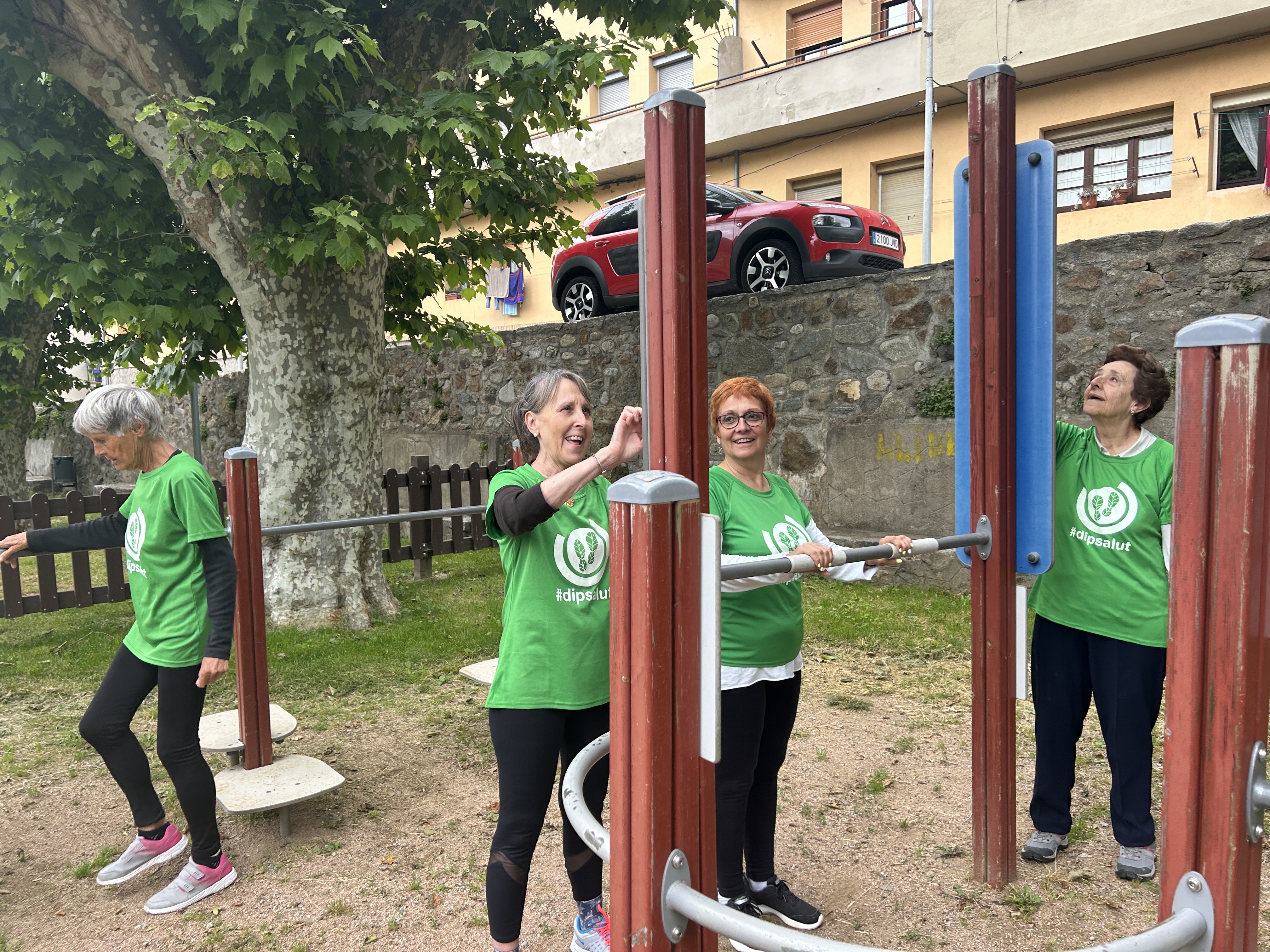 Sessió d'exercici física al Parc Urbà de Salut