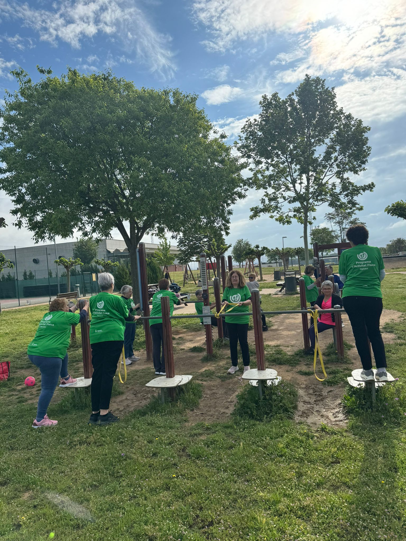 Sessió d'exercicis al parc