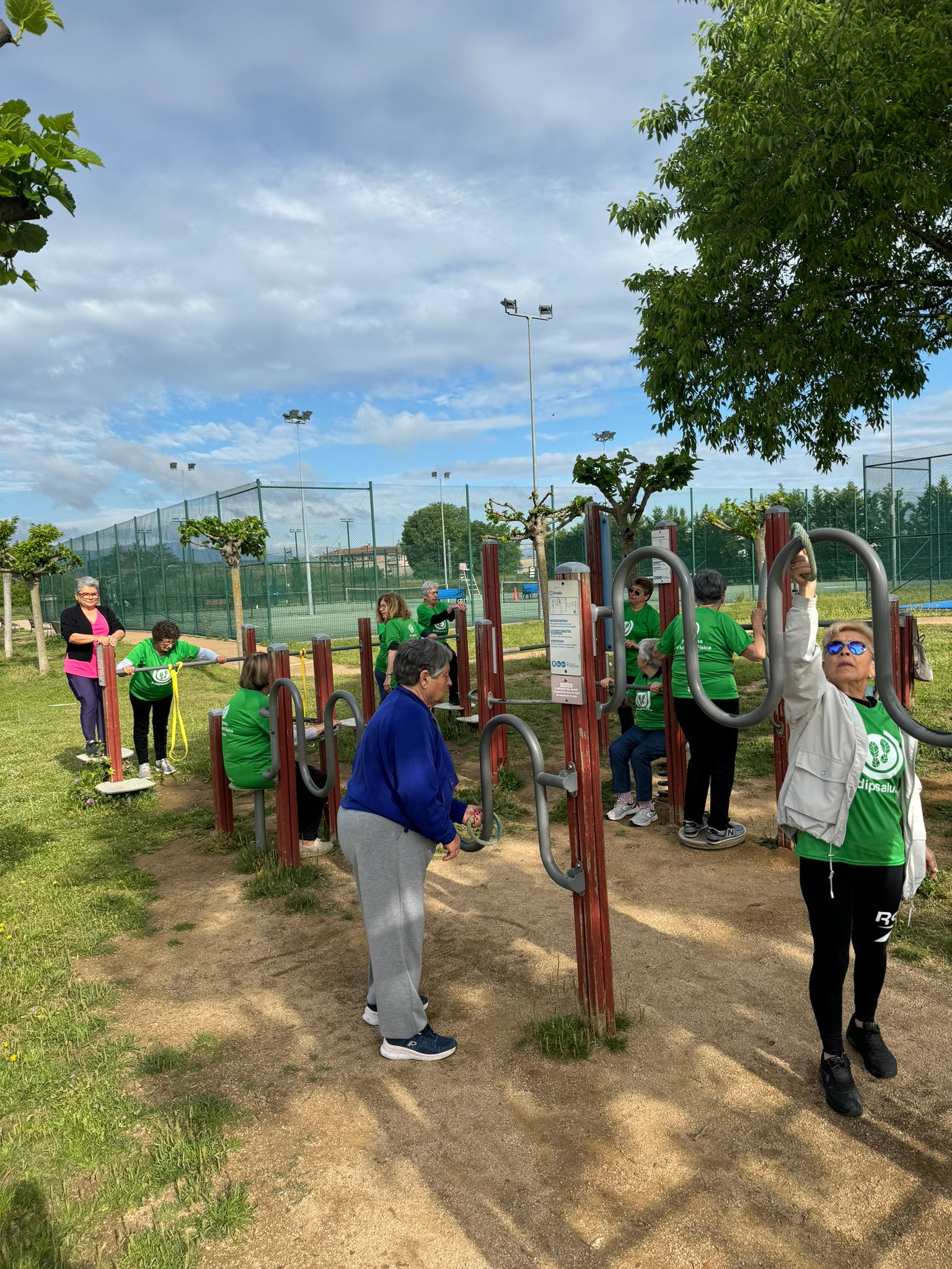 Sessió d'exercicis al parc